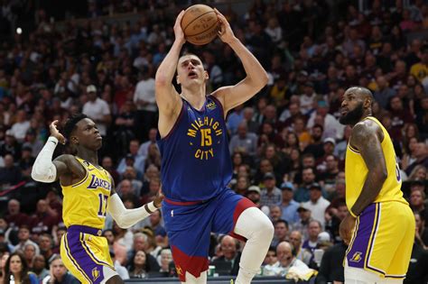 Lakers’ fourth-quarter rally falls short as Nuggets win Game 1